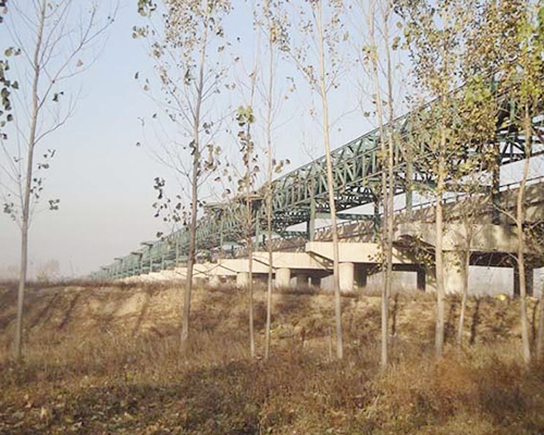 2012年10月中電投原平鋁廠赤泥輸送管道鋼結構桁架加固工程